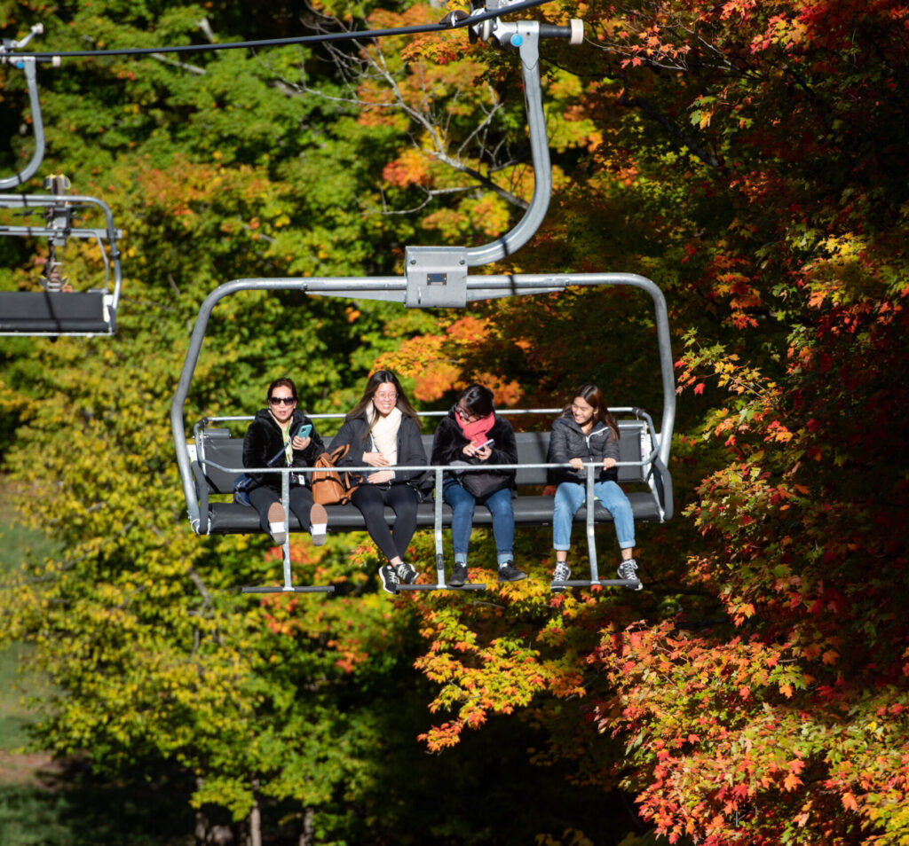 Hunter-Mountain-Skyride-Hunter-NY-foliage-Catskills
